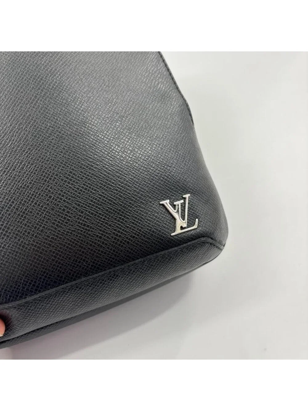 Louis Vuitton Taiga Sling Bag Black